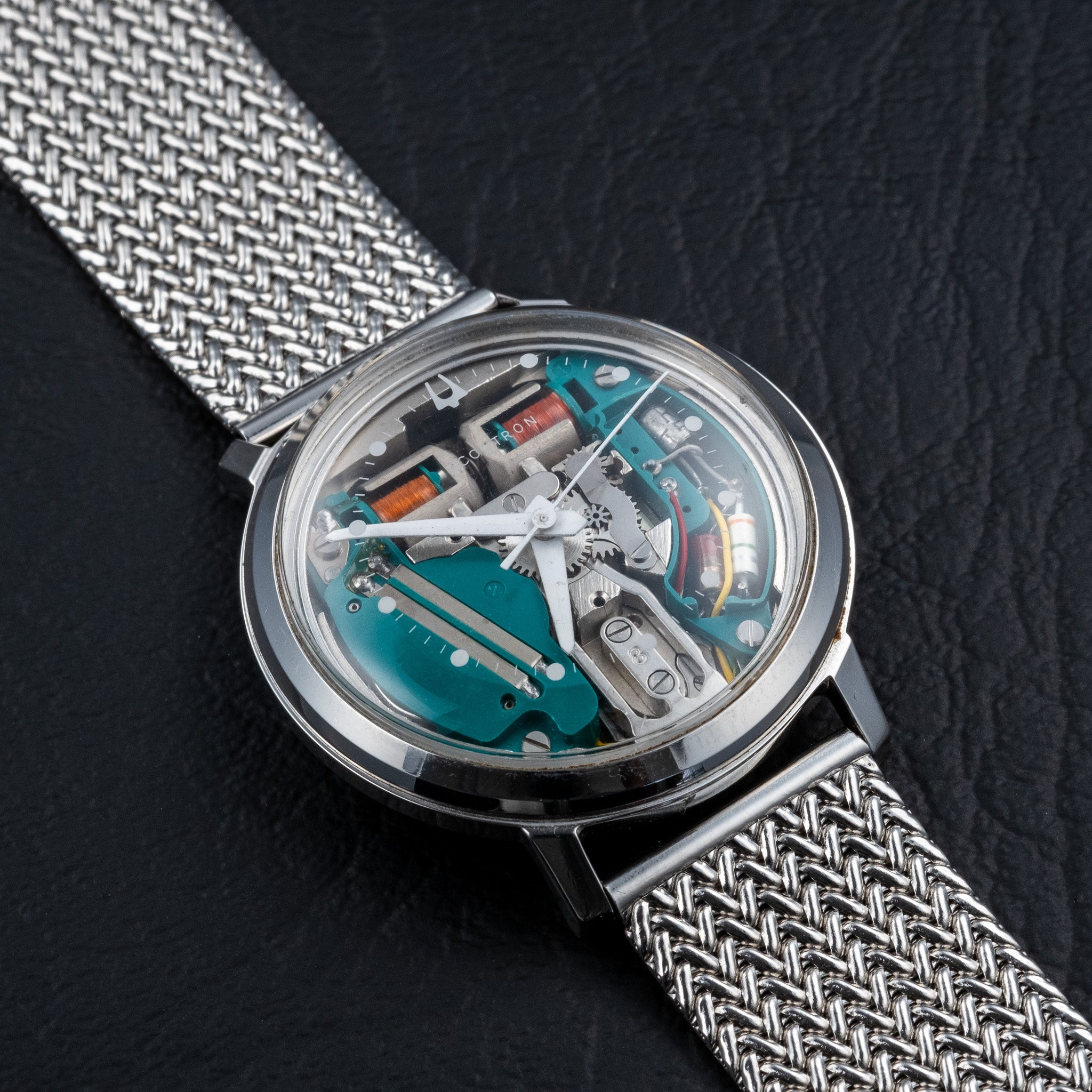 Bulova accutron spaceview online crystal